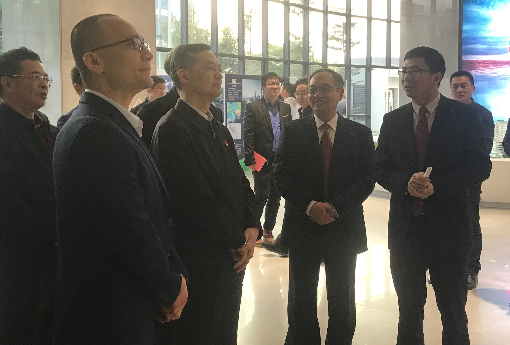 廣東省委常委、廣州市委書記張碩輔