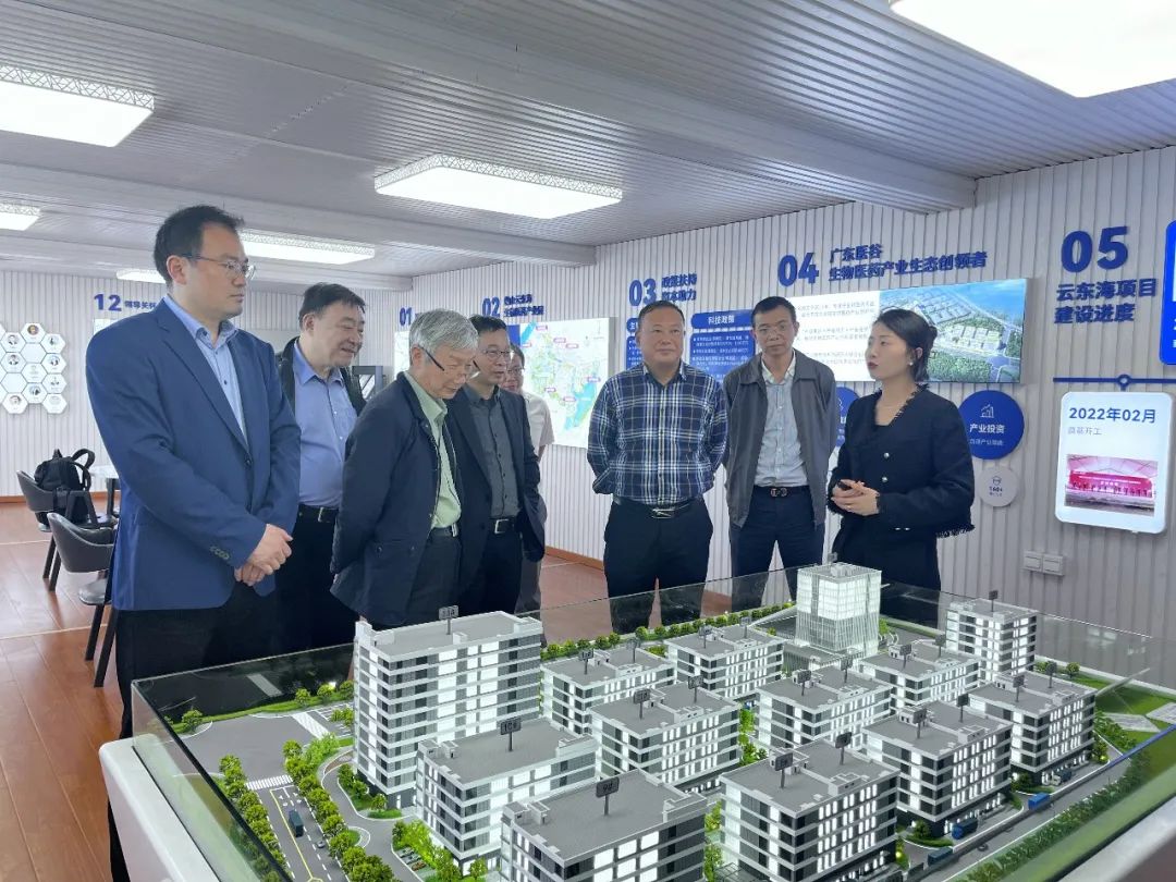 原廣東省國(guó)土廳、環(huán)保廳廳長(zhǎng)袁征一行蒞臨廣東醫(yī)谷考察交流