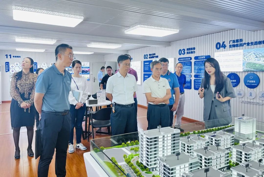 佛山市人大常委會(huì)副秘書長余永鏘一行蒞臨廣東醫(yī)谷考察調(diào)研